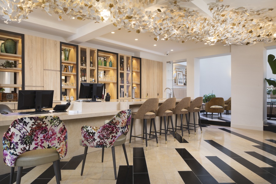 Plafonnier végétal forme générale organique Hôtel Champs-Elysées Paris 