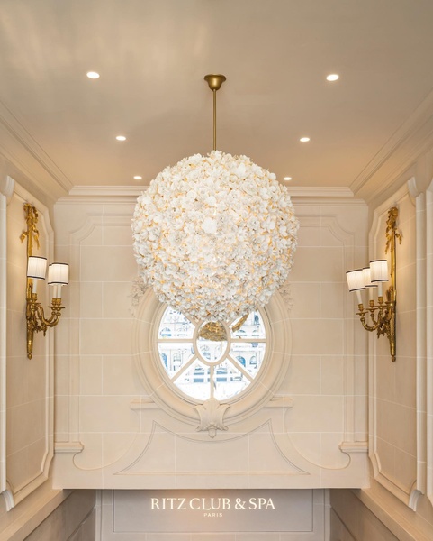 Suspension Boule fleurs en porcelaine 