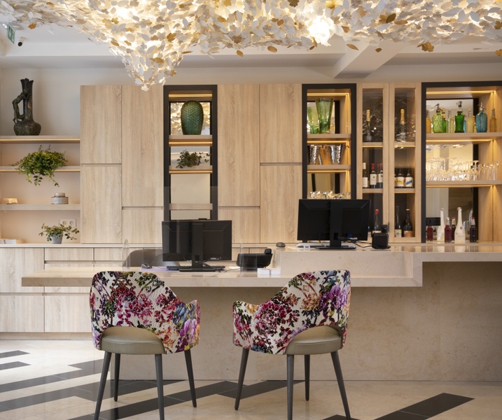 Plafonnier végétal forme générale organique Hôtel Champs-Elysées Paris 