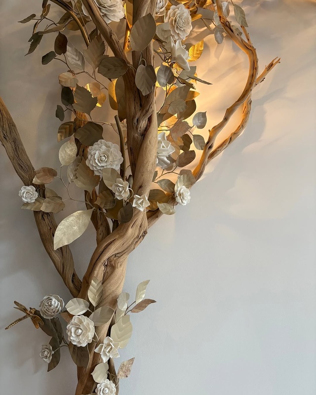 A tree that grows from the wall into a canopy of light.
Created for a project in Amsterdam for @barbara.dreesmann, this 